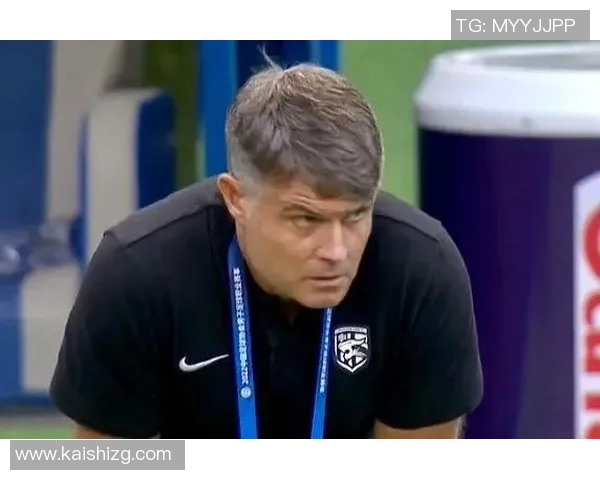 谢鹏飞精准传中助攻助力球队逆转胜利展现卓越球技与团队配合精神